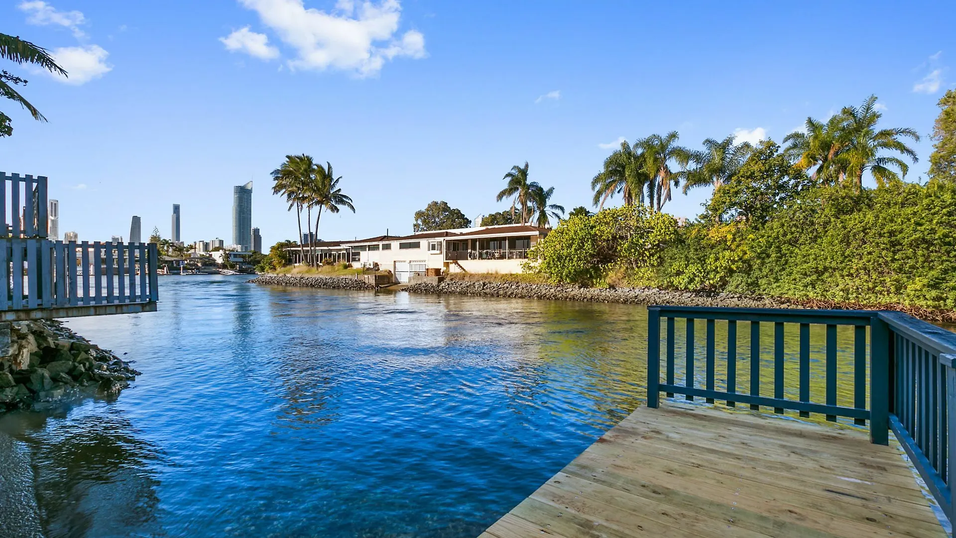 Broadbeach Waters House We Accommodate 0*, Broadbeach Waters Australia