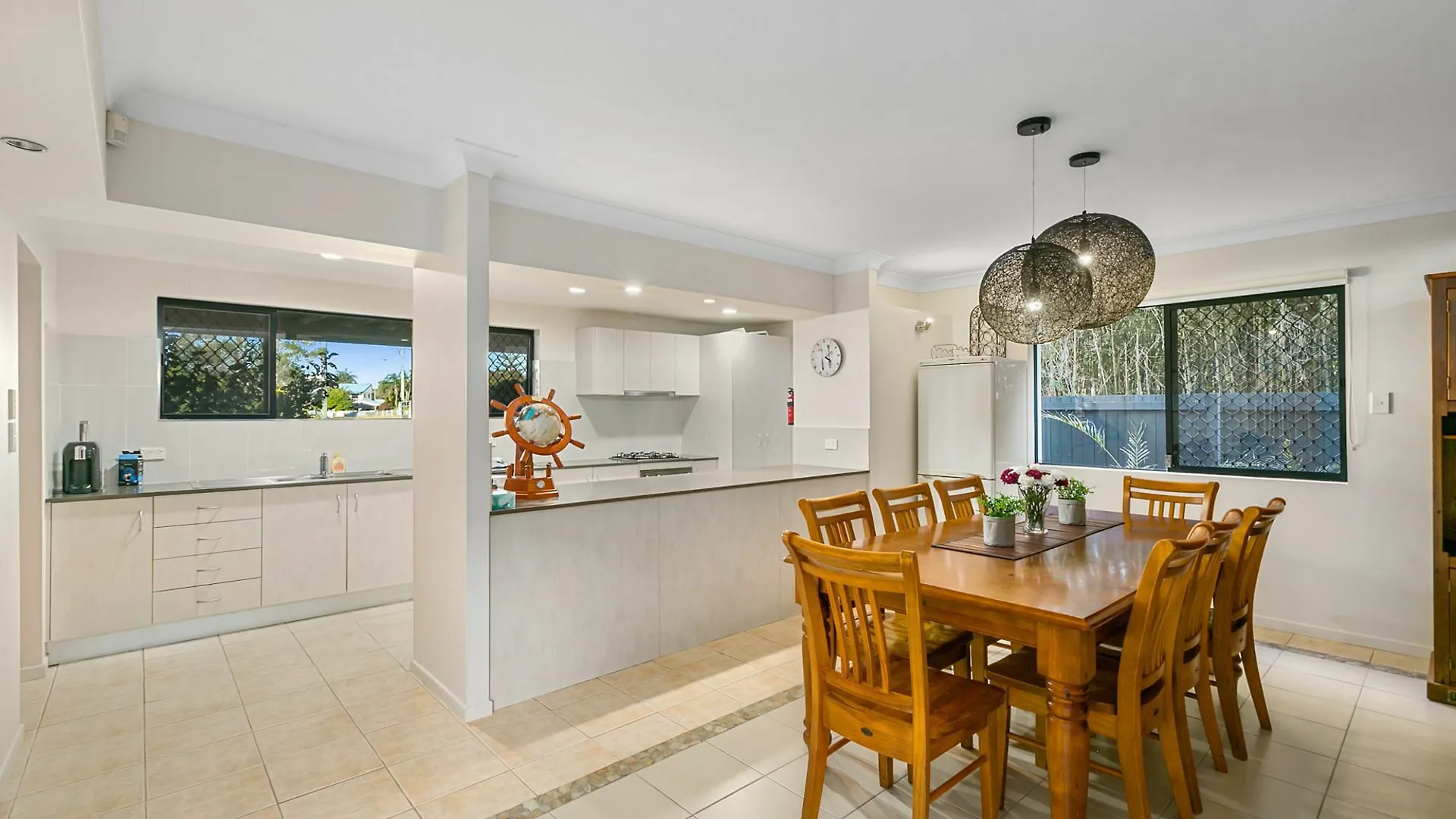 Broadbeach Waters House We Accommodate Apartment