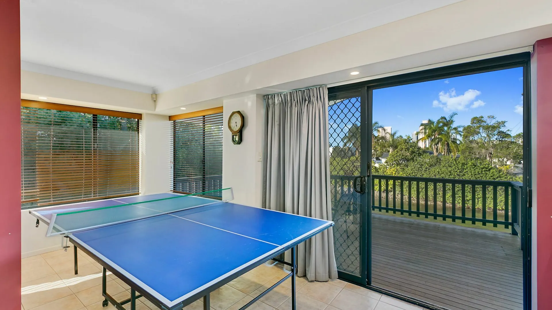 Broadbeach Waters House We Accommodate Broadbeach Waters